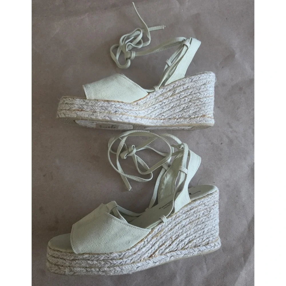 Newport News Espadrille Wedge Heels Size 8 Women Pale Green Resort Shoes